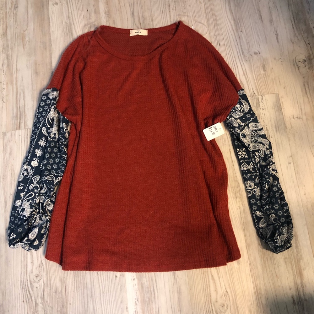 Entro Boutique Top. Size Small. NWT.